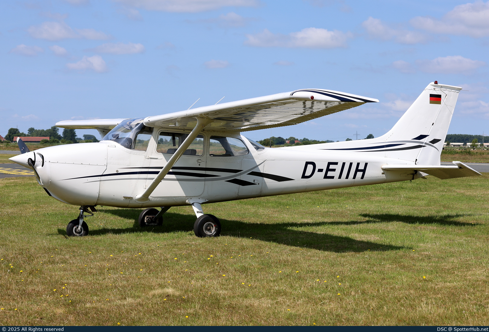 Photo of D-EIIH - Reims-Cessna F172M Skyhawk operated by Itzehoer Luftsportverein