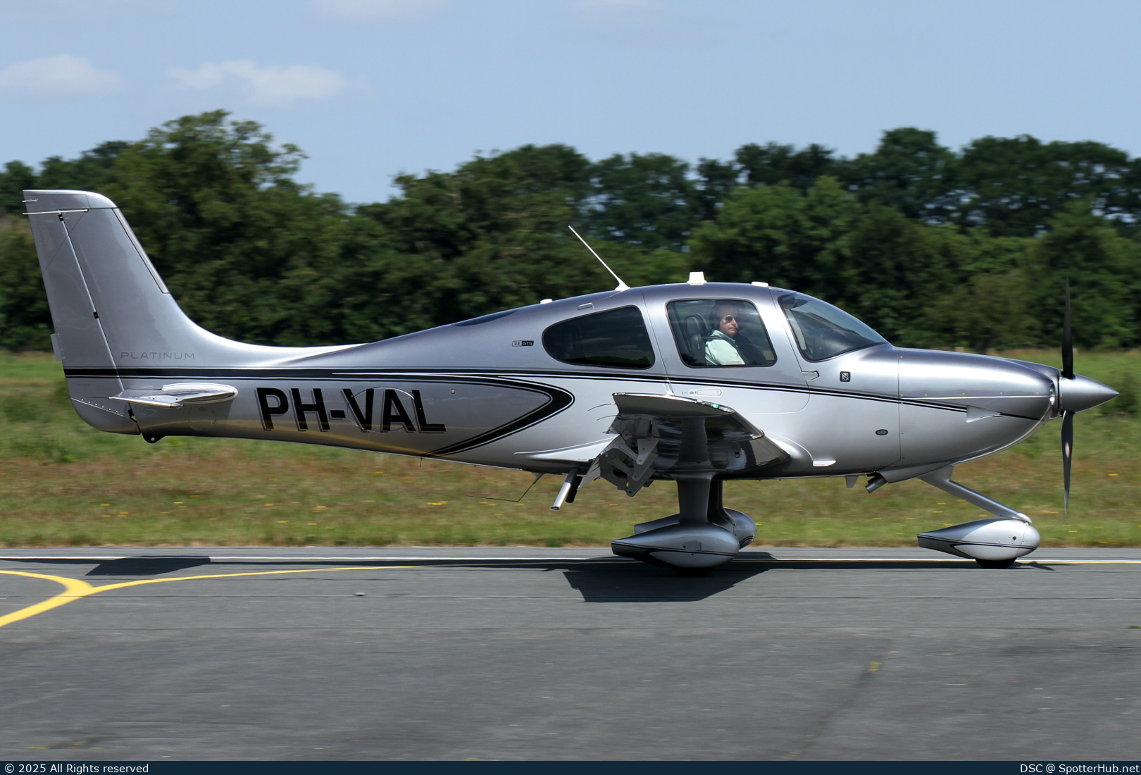 Photo of PH-VAL - Cirrus SR22 G6 GTS operated by Private
