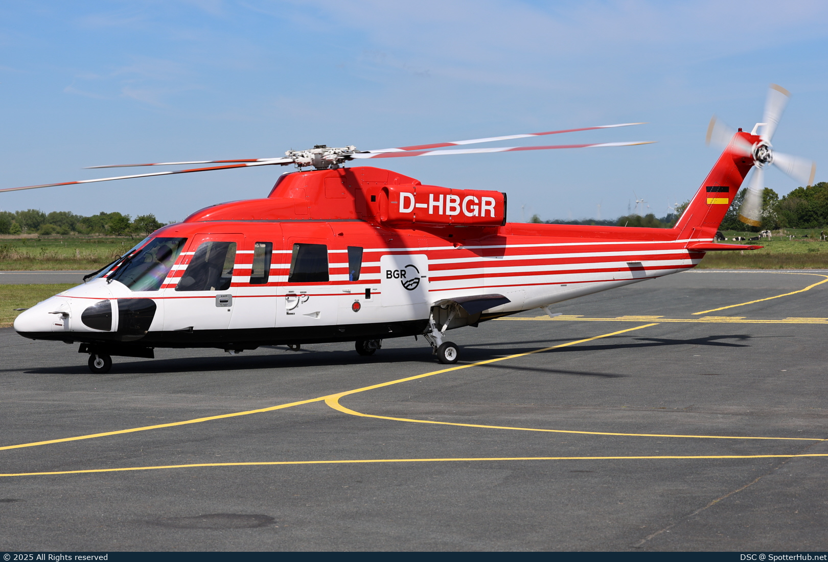 Photo of D-HBGR - Sikorsky S-76B operated by Bundesanstalt für Geowissenschaften und Rohstoffe
