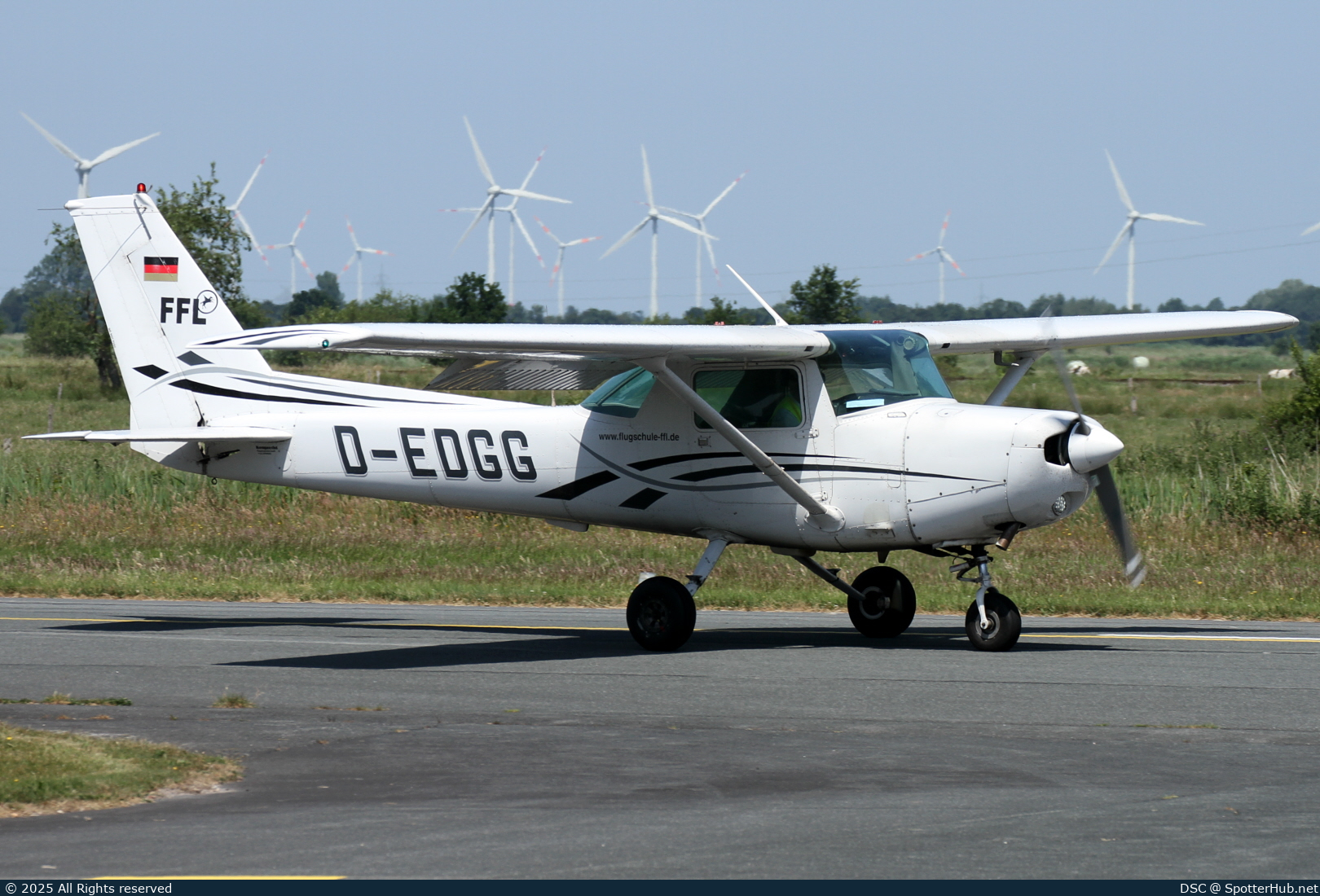 Photo of D-EDGG - Reims-Cessna F152 operated by FFL Flugschule