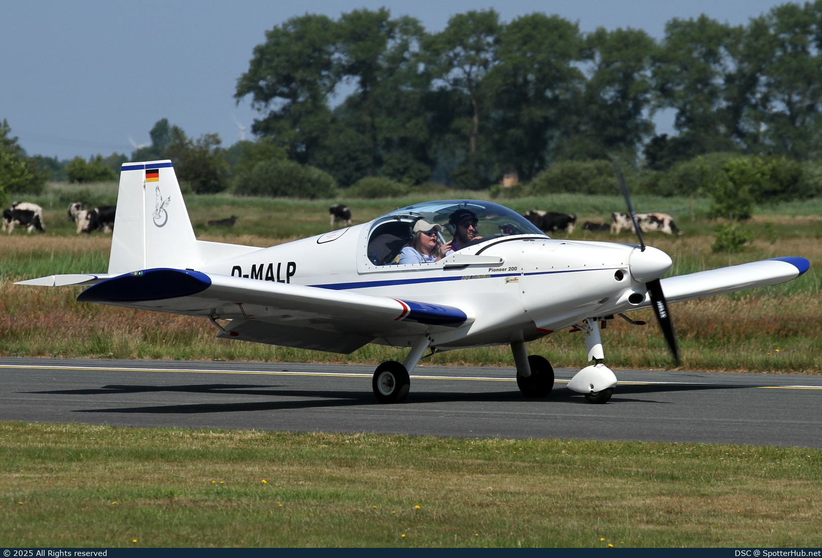 Photo of D-MALP - Alpi Pioneer 200 Standard operated by Private