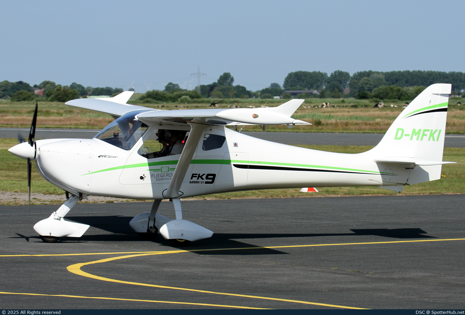 Photo of D-MFKI - FK-Lightplanes FK9 Mk.VI operated by Fliegerclub Stadtlohn