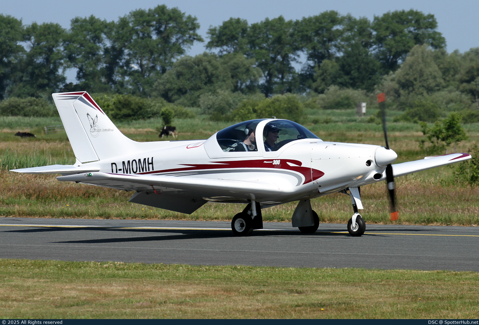Photo of D-MOMH - Alpi Pioneer 300 Standard operated by Private