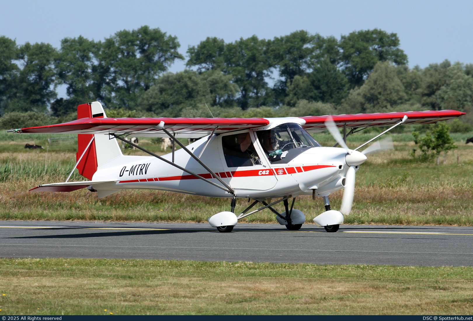 Photo of D-MTRV - Comco Ikarus C42 operated by Private