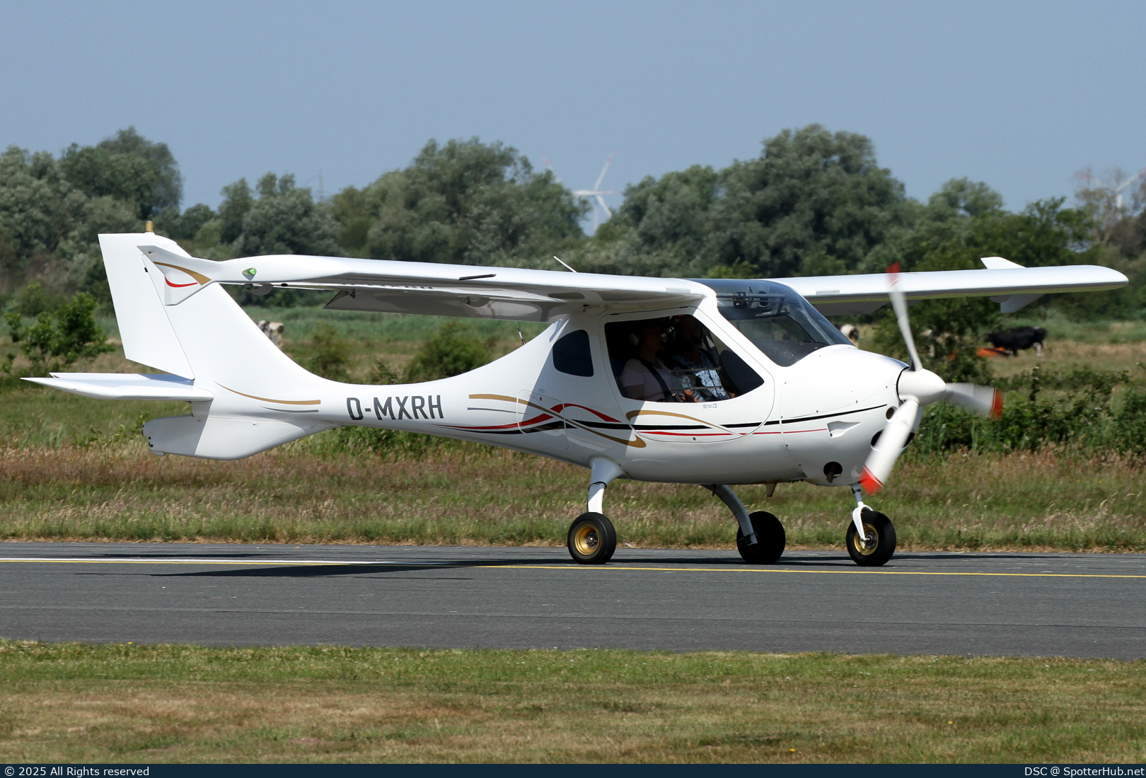 Photo of D-MXRH - Flight Design CTLS operated by Private
