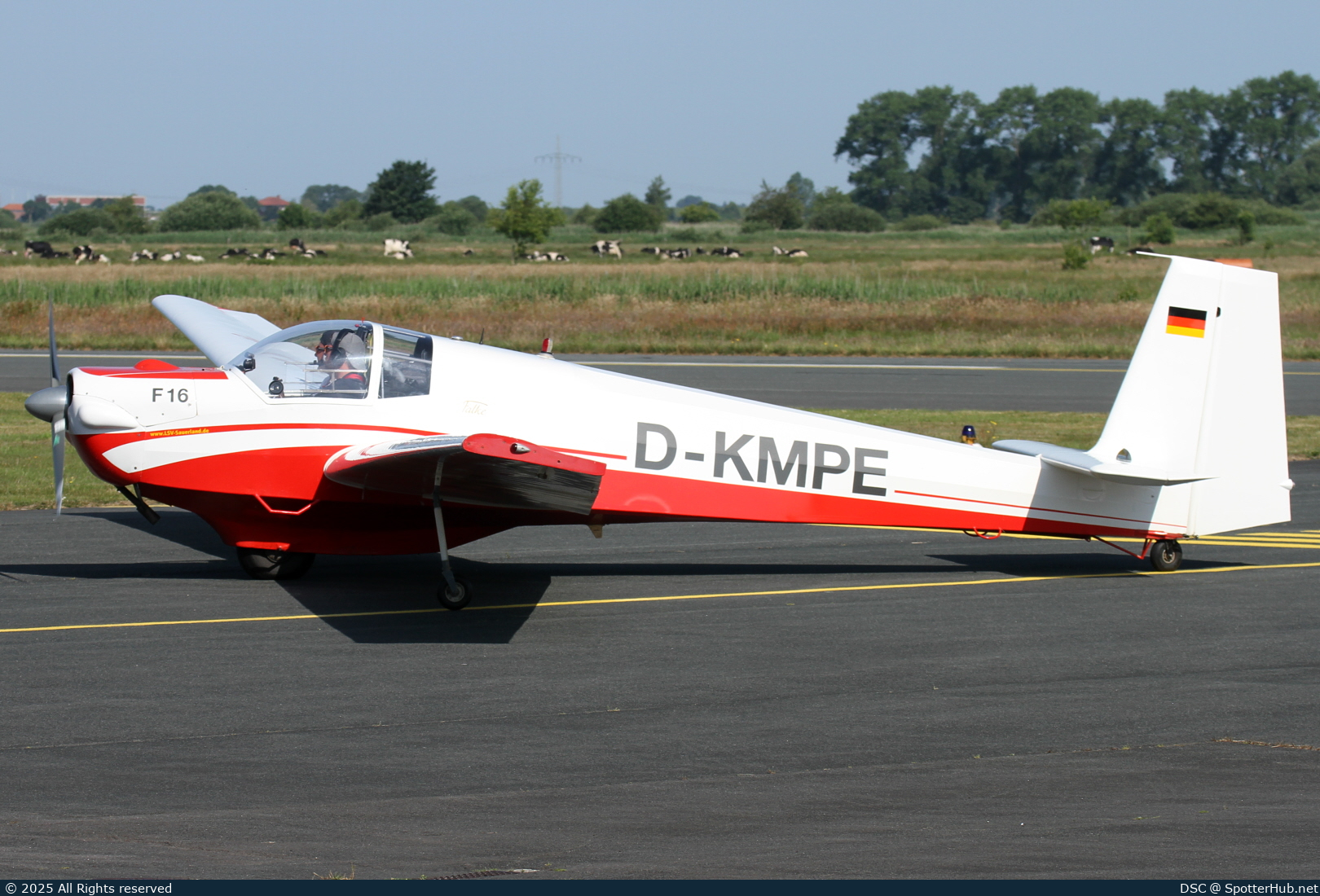 Photo of D-KMPE - Scheibe SF 25C Falke operated by Luftsportverein Sauerland