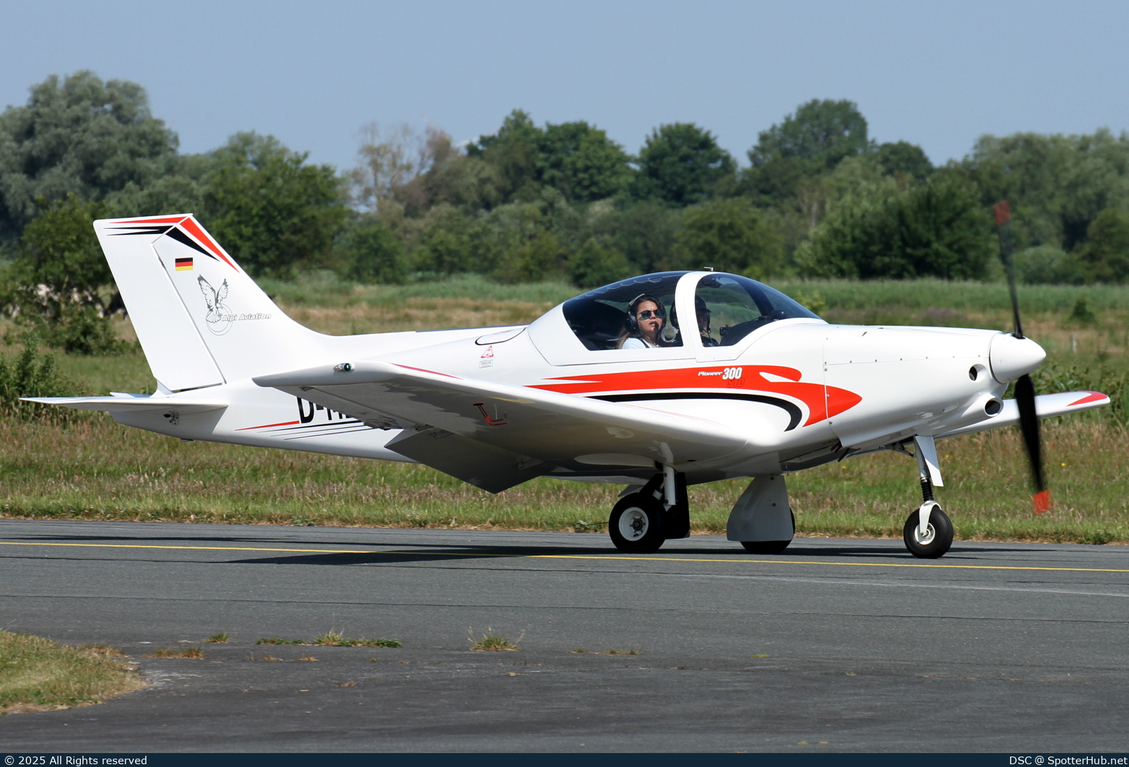 Photo of D-MEKL - Alpi Pioneer 300 Standard operated by Private