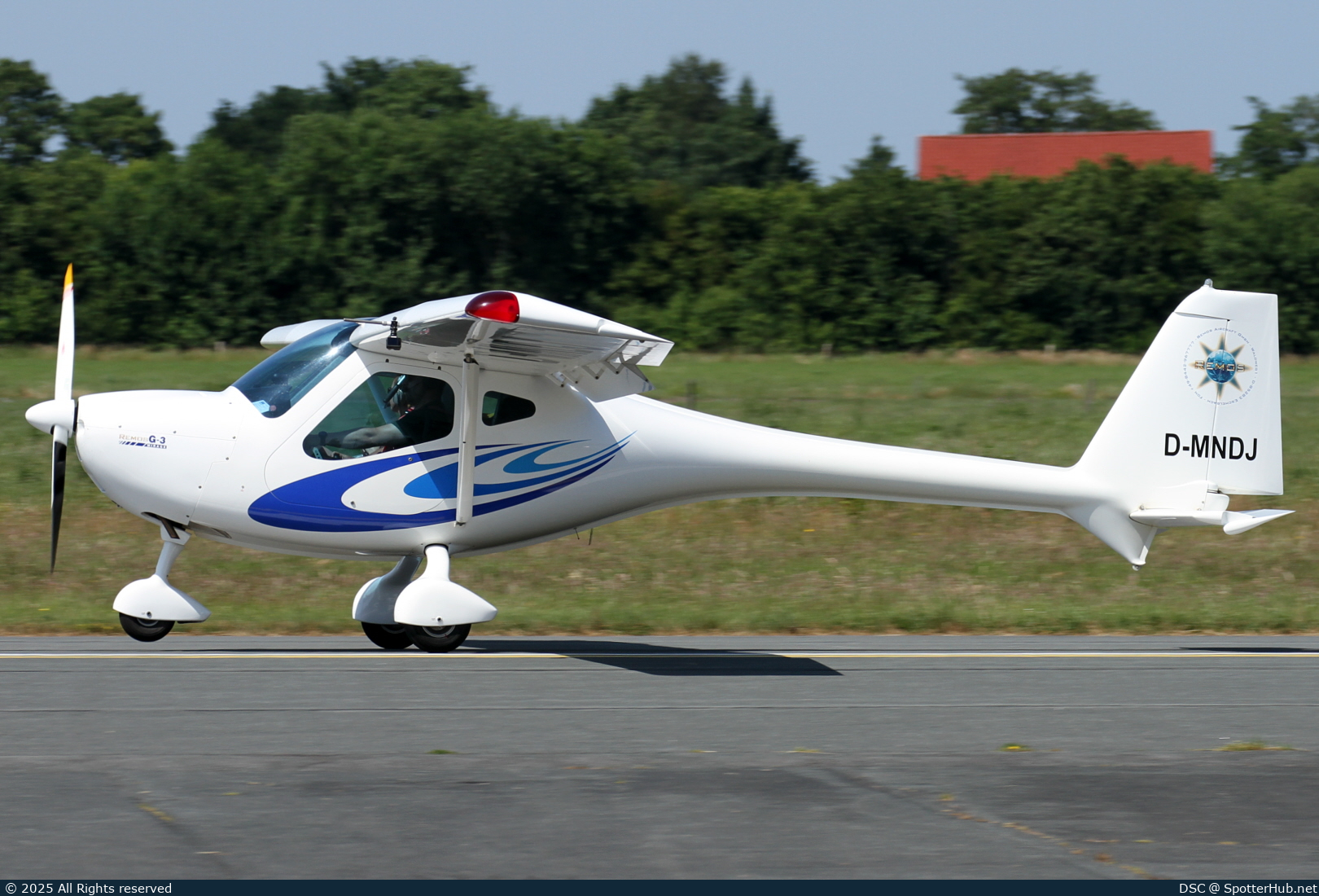 Photo of D-MNDJ - Remos G3 Mirage operated by Private