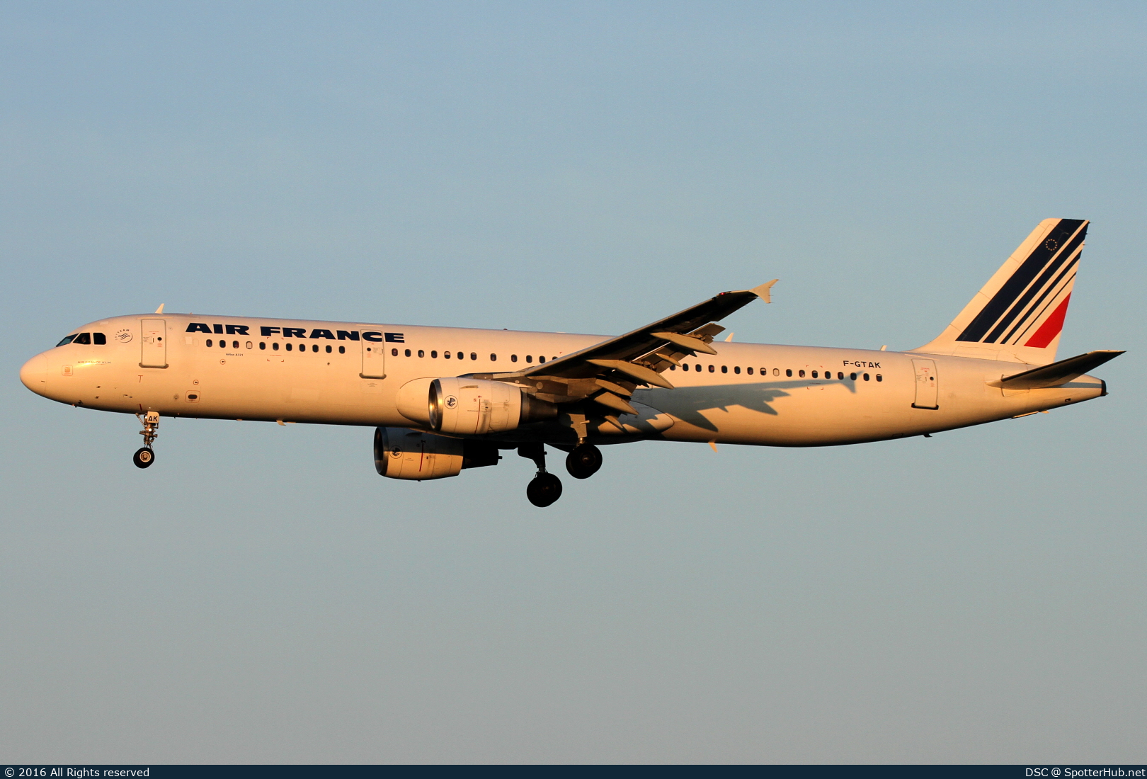 Photo of F-GTAK - Airbus A321-212 operated by Air France