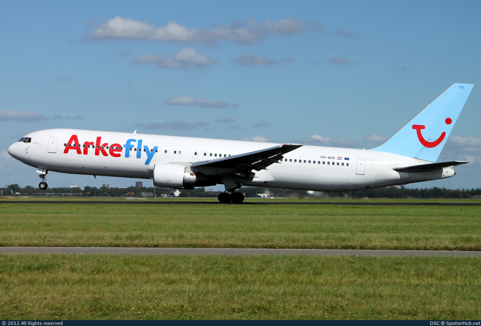 Photo of PH-AHX - Boeing 767-383(ER) operated by Arkefly