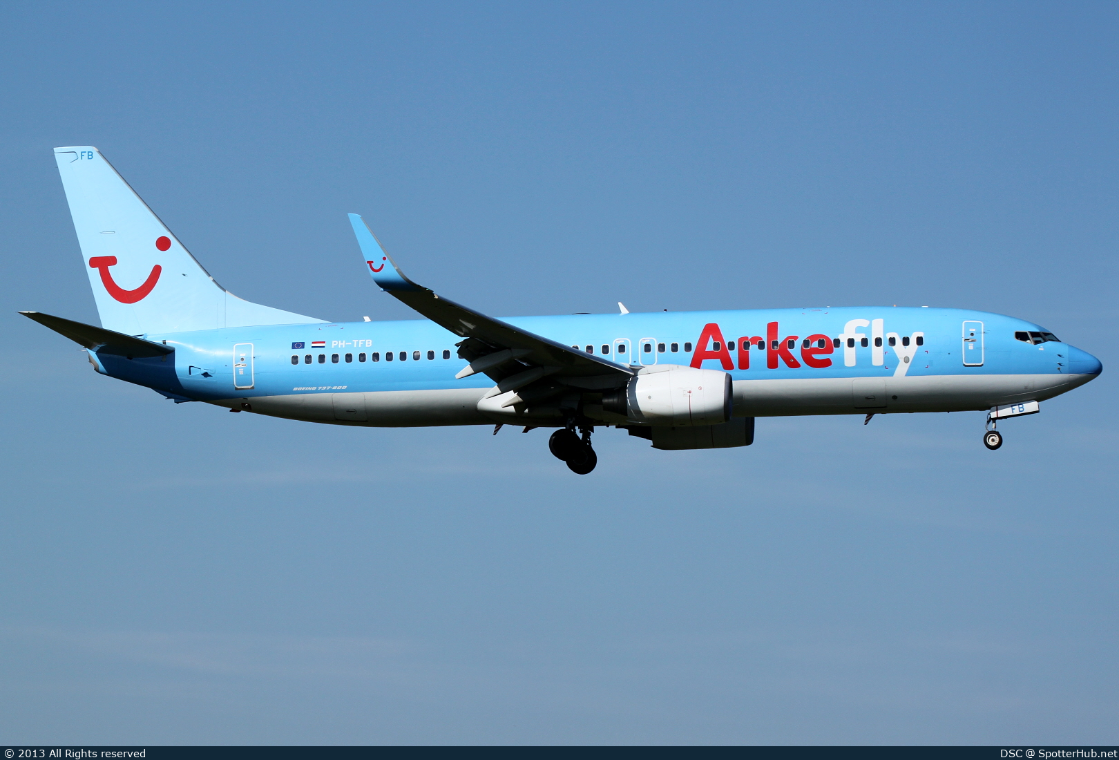 Photo of PH-TFB - Boeing 737-8K5 operated by Arkefly