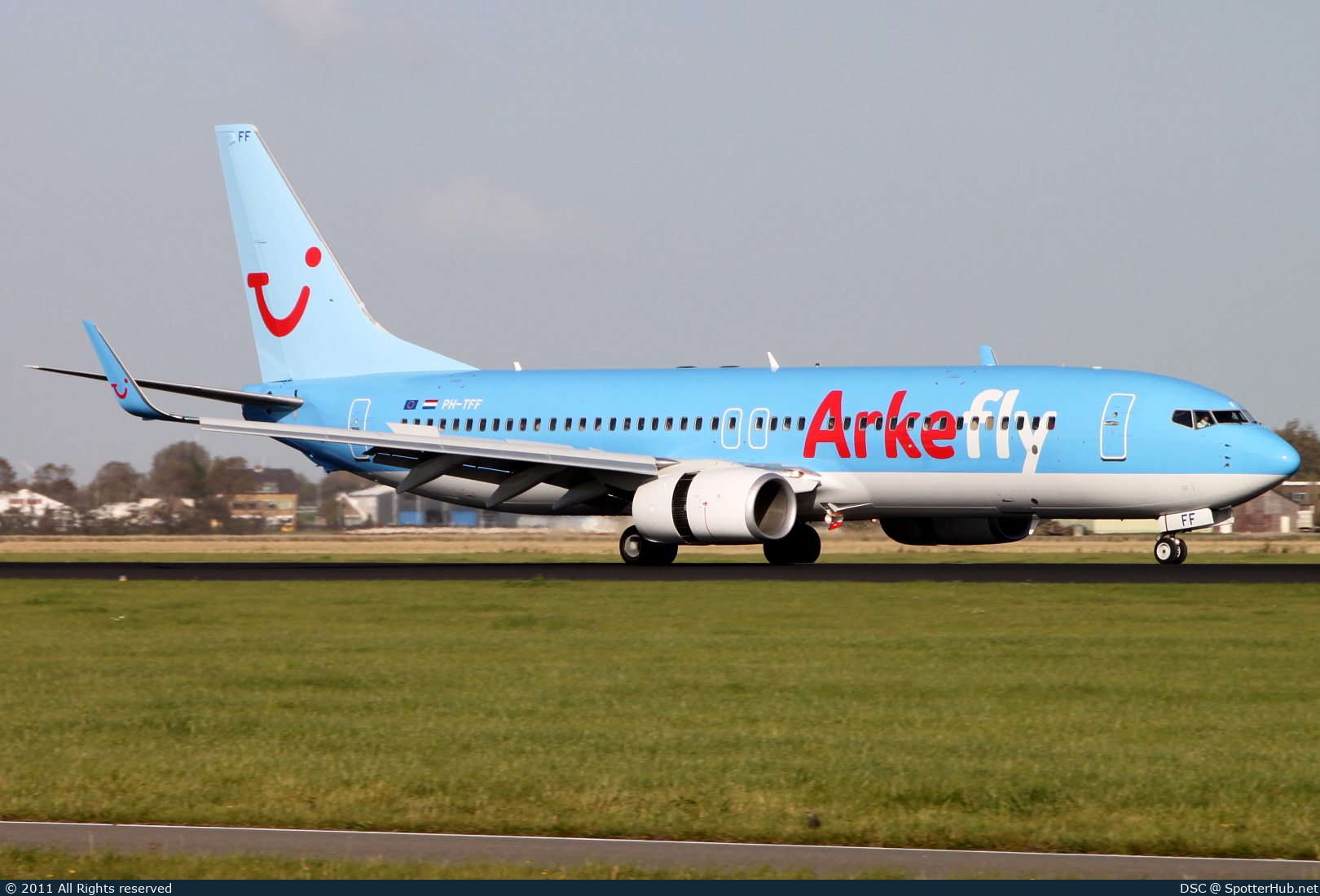 Photo of PH-TFF - Boeing 737-86N operated by Arkefly