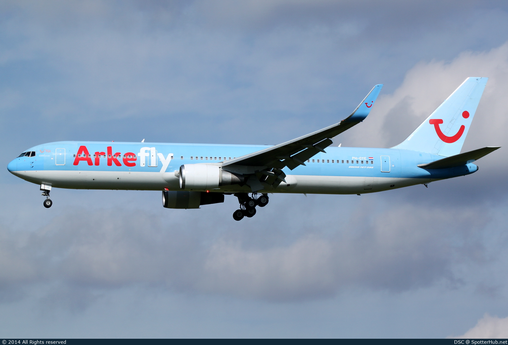 Photo of PH-OYE - Boeing 767-304(ER) operated by Arkefly
