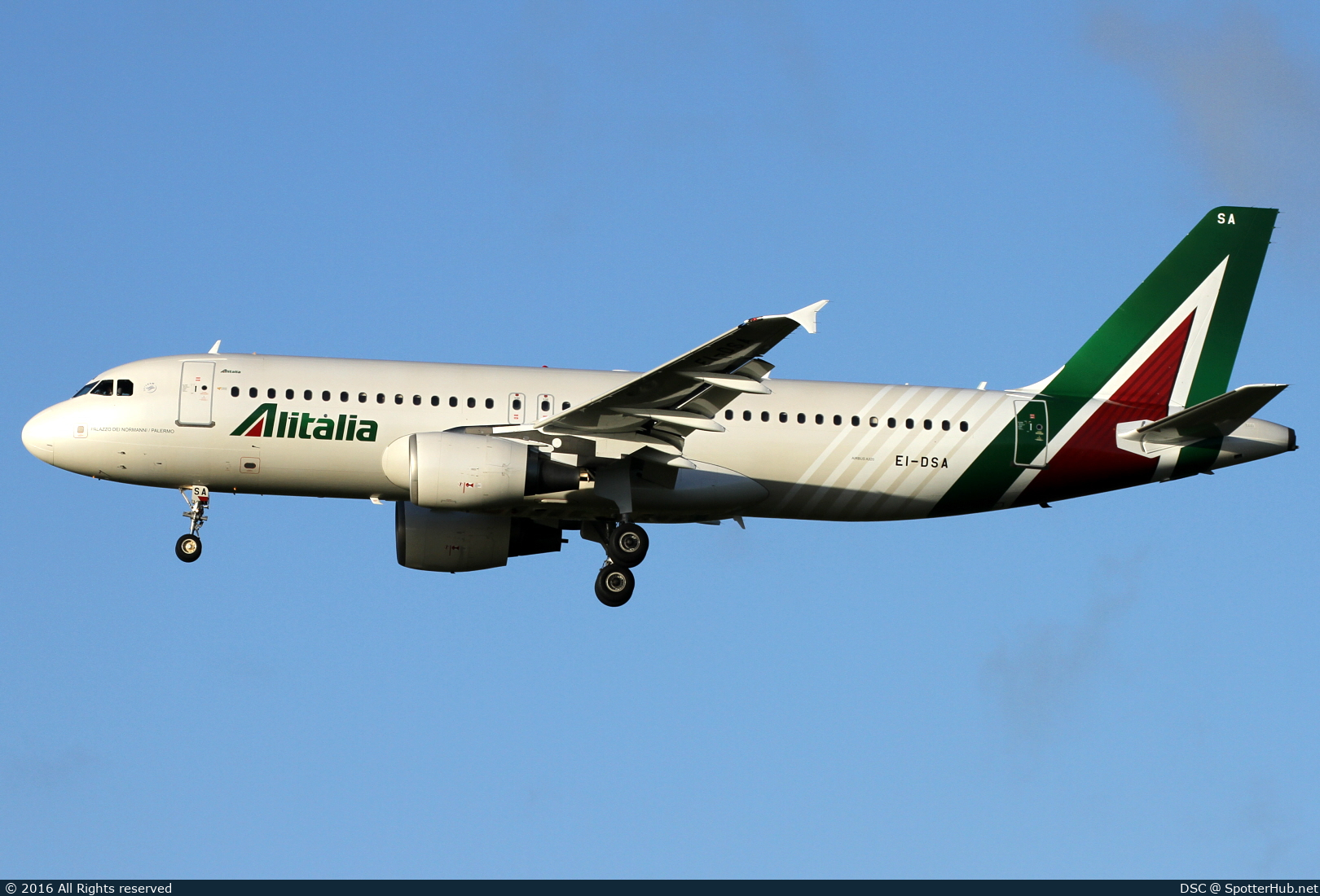 Photo of EI-DSA - Airbus A320-216 operated by Alitalia