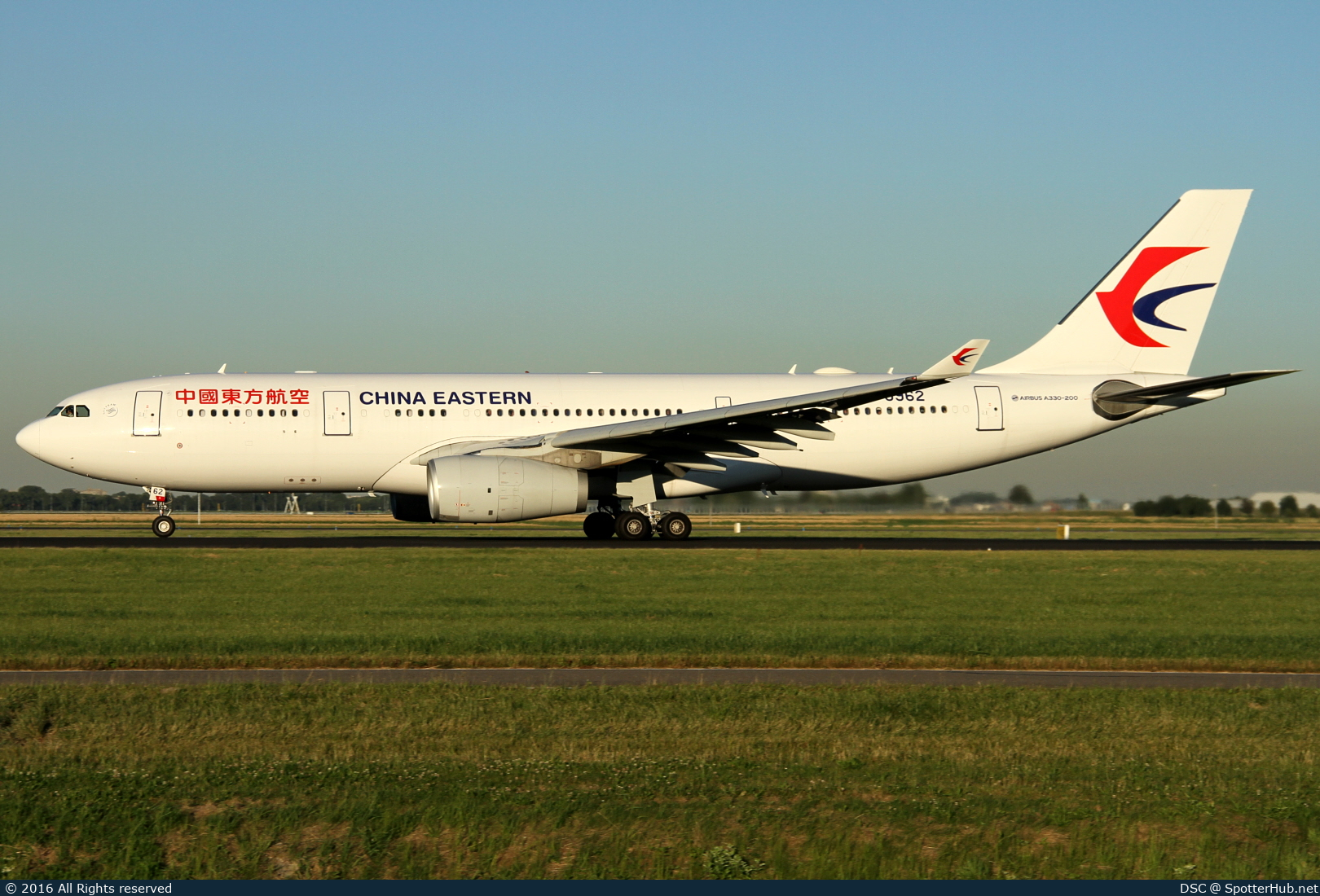 Photo of B-5962 - Airbus A330-243 operated by China Eastern Airlines