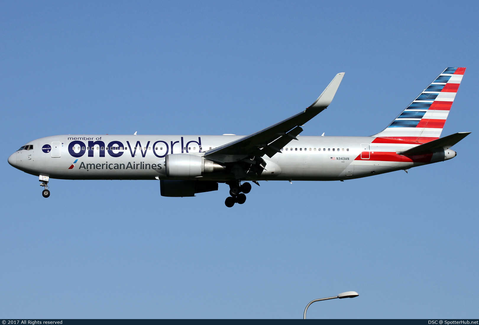 Photo of N343AN - Boeing 767-323(ER) operated by American Airlines