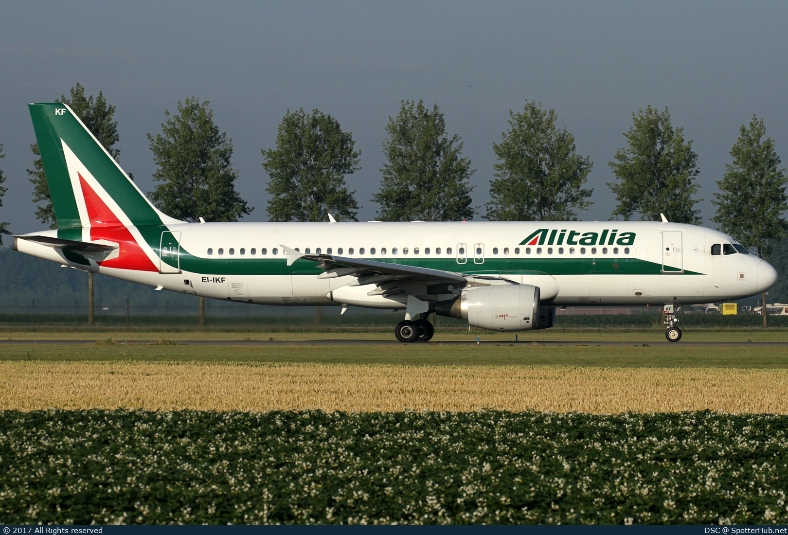 Photo of EI-IKF - Airbus A320-214 operated by Alitalia