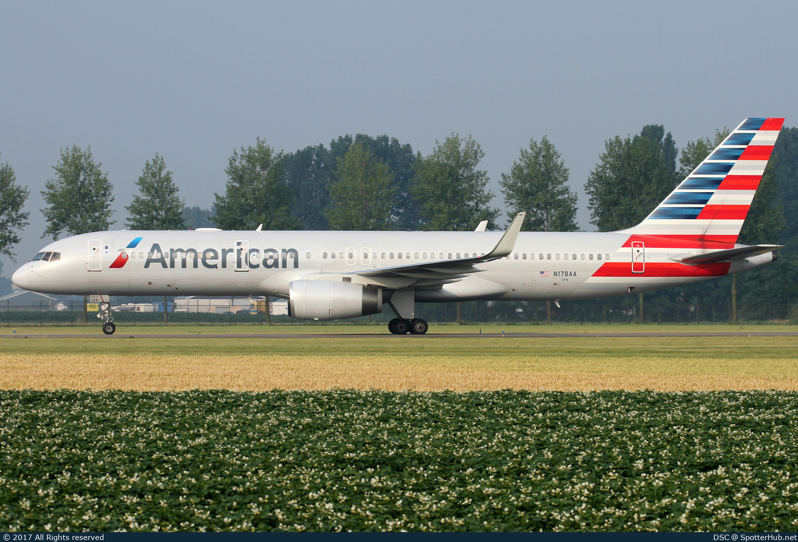 Photo of N178AA - Boeing 757-223 operated by American Airlines