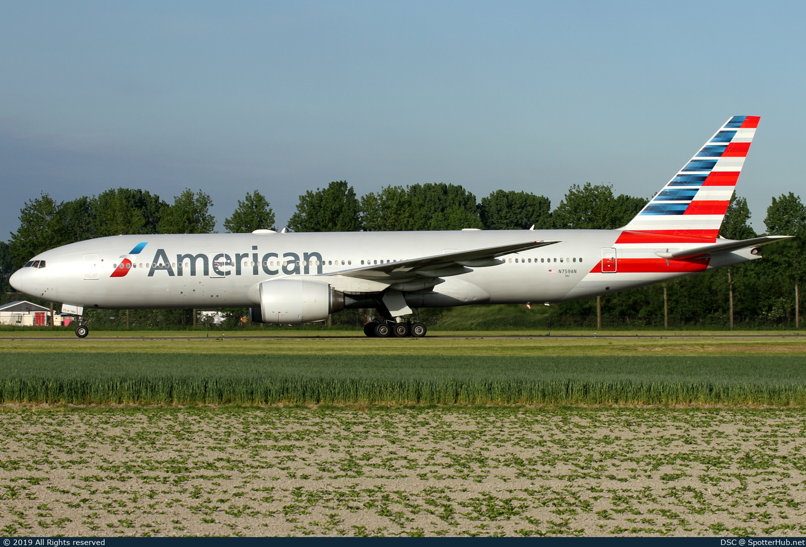 Photo of N759AN - Boeing 777-223(ER) operated by American Airlines