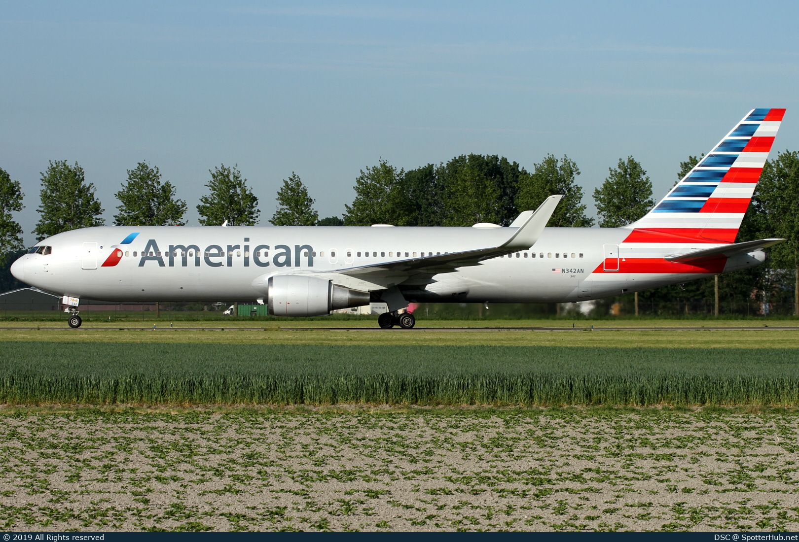 Photo of N342AN - Boeing 767-323(ER) operated by American Airlines