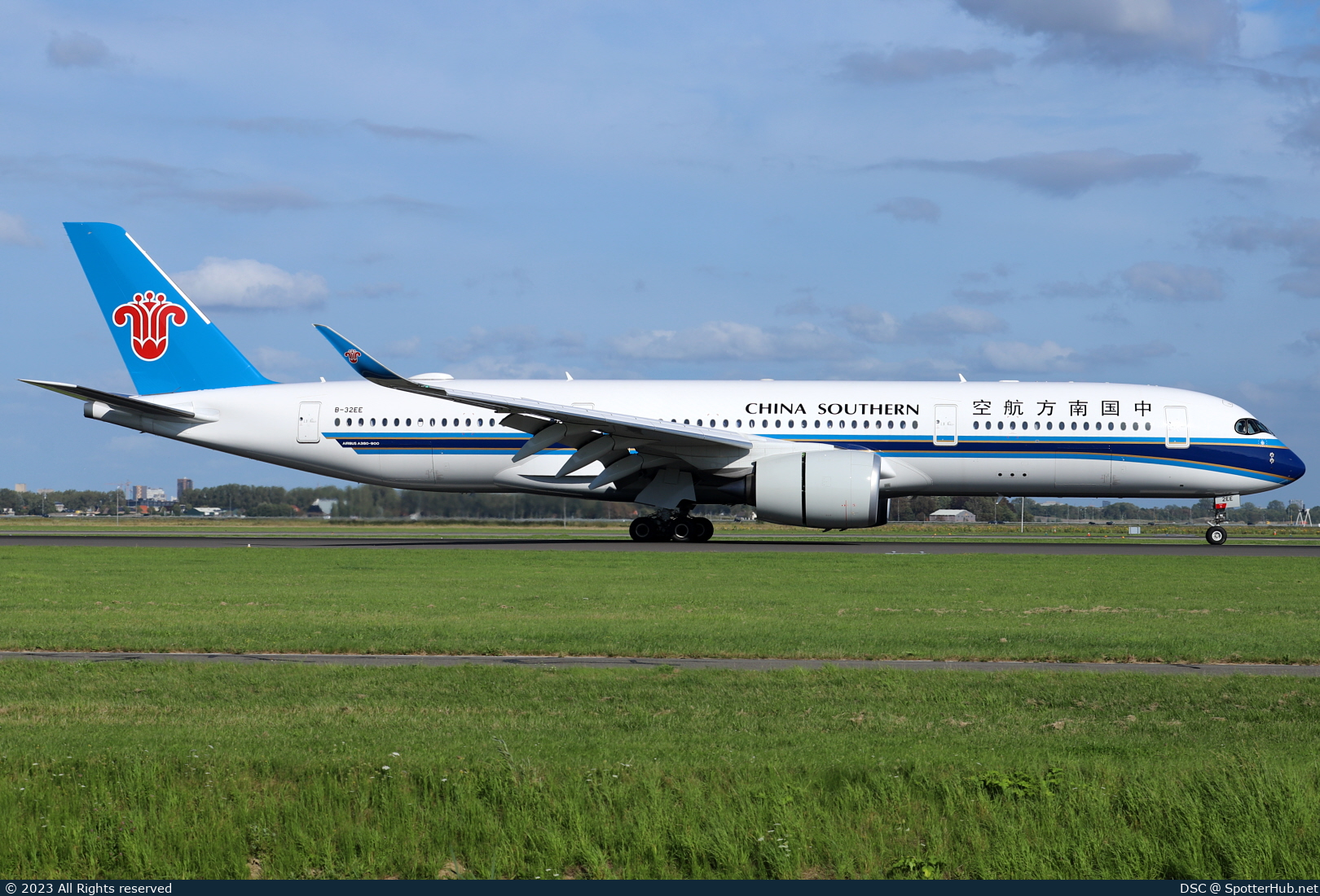 Photo of B-32EE - Airbus A350-941 operated by China Southern Airlines