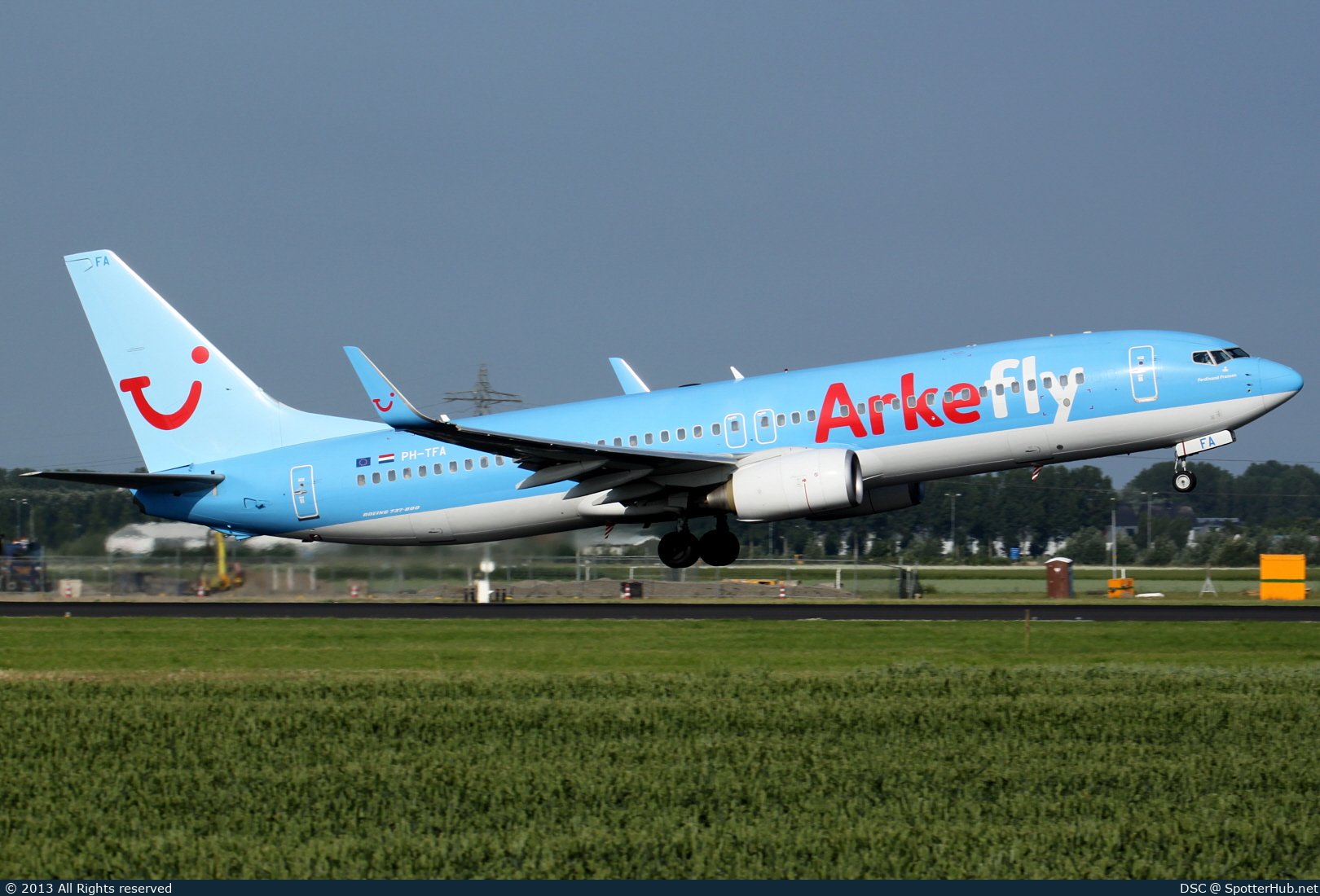 Photo of PH-TFA - Boeing 737-8K5 operated by Arkefly