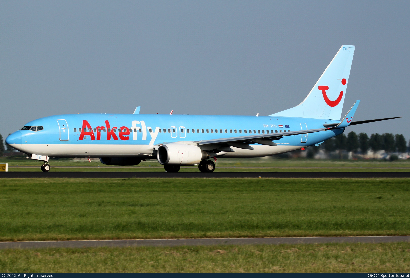Photo of PH-TFC - Boeing 737-8K5 operated by Arkefly