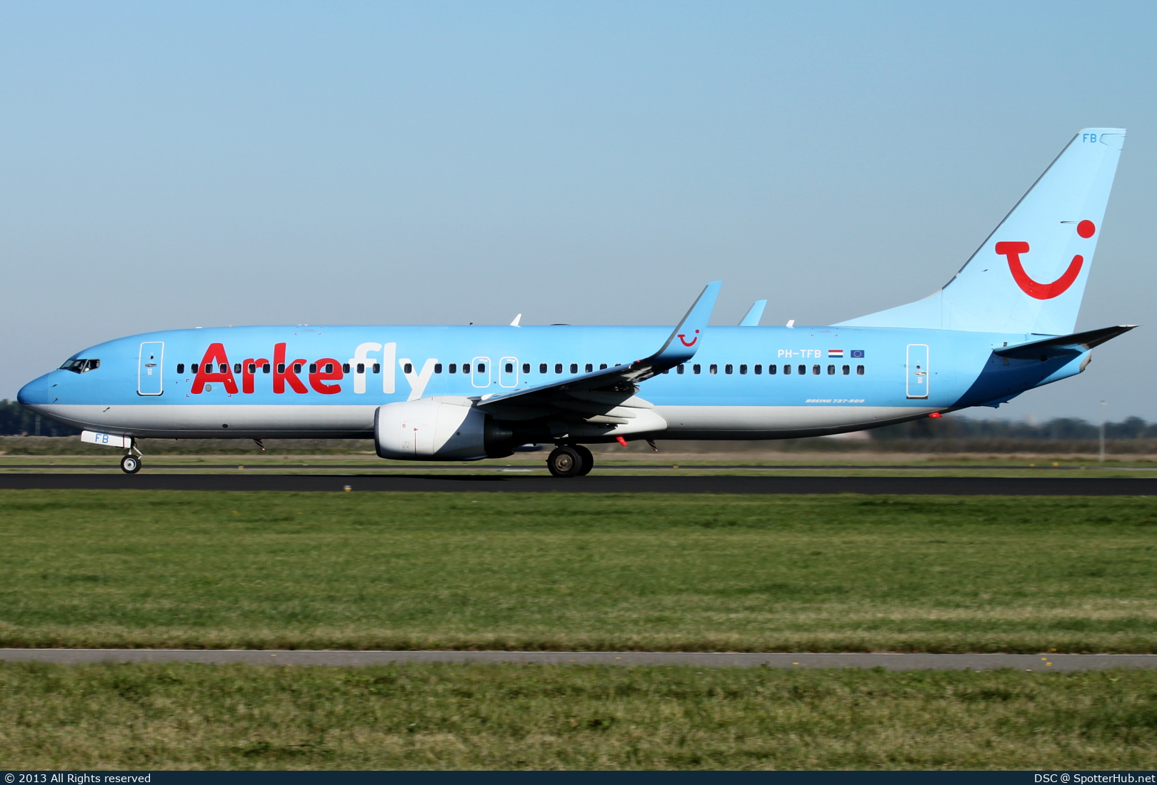 Photo of PH-TFB - Boeing 737-8K5 operated by Arkefly