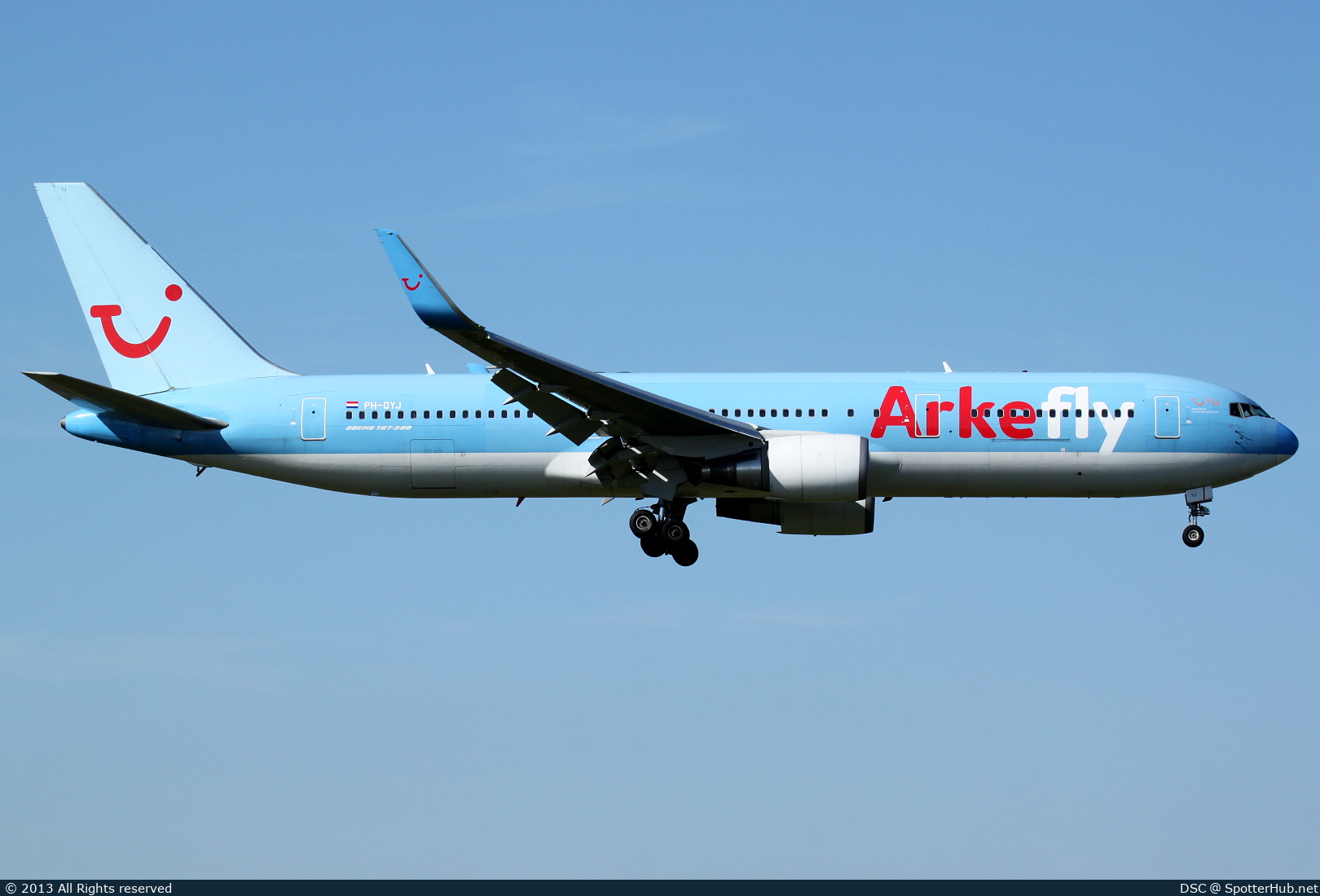 Photo of PH-OYJ - Boeing 767-304(ER) operated by Arkefly