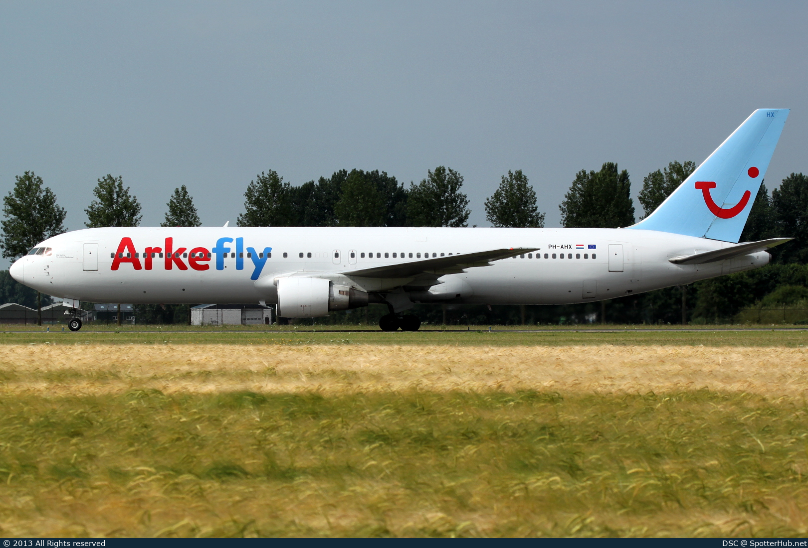 Photo of PH-AHX - Boeing 767-383(ER) operated by Arkefly