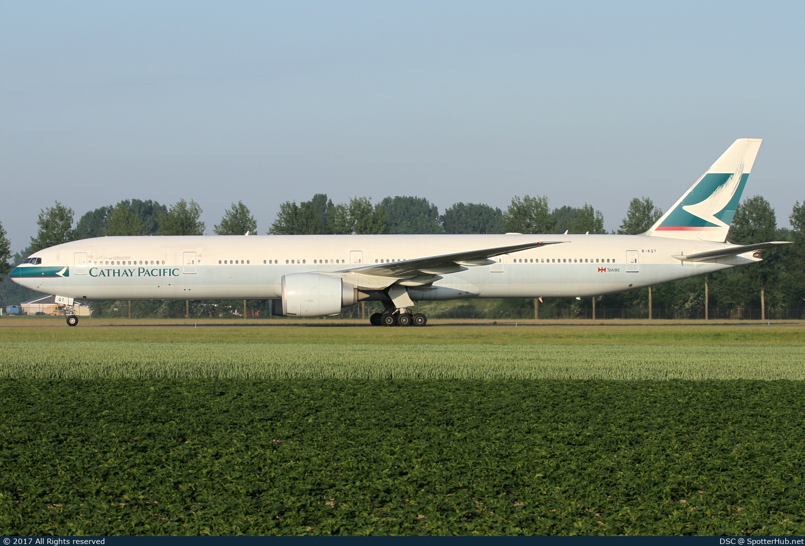 Photo of B-KQT - Boeing 777-367(ER) operated by Cathay Pacific Airways