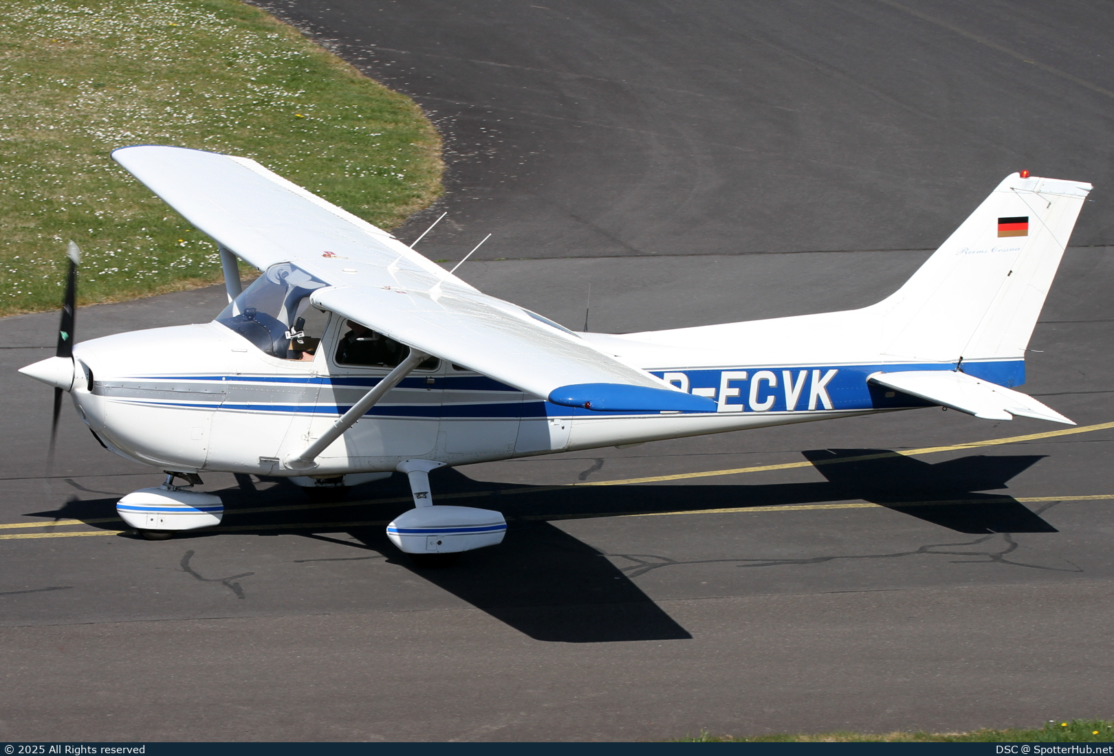 Photo of D-ECVK - Reims-Cessna F172M Skyhawk operated by Flugschule Altitude
