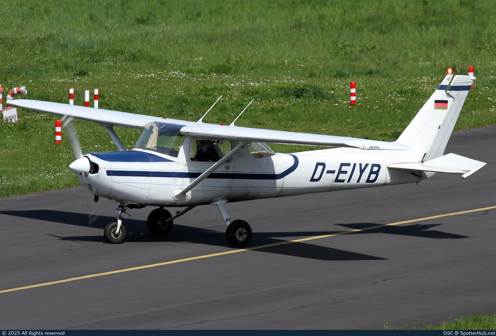 Photo of D-EIYB - Reims-Cessna F152 operated by Private