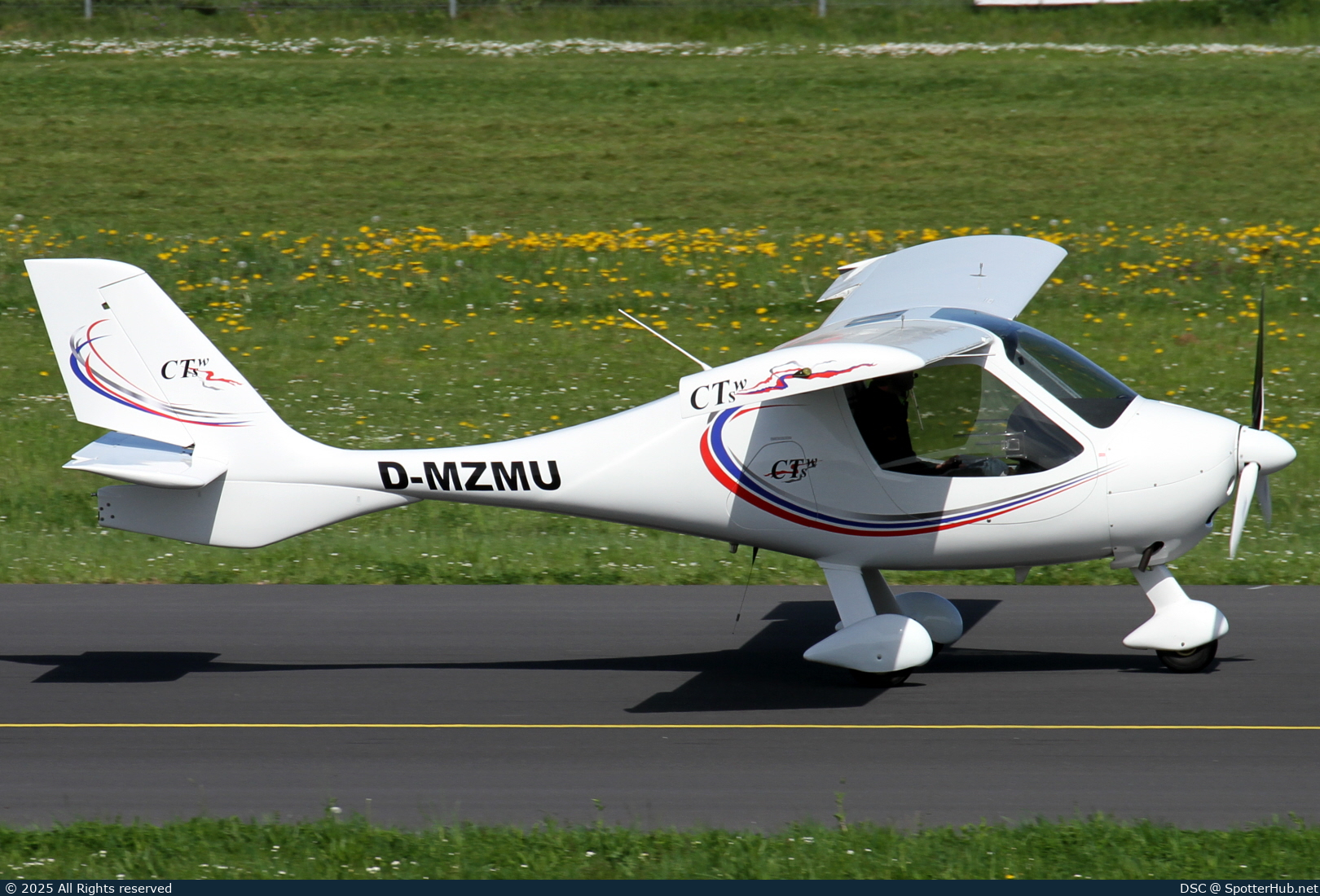 Photo of D-MZMU - Flight Design CTsw operated by Private