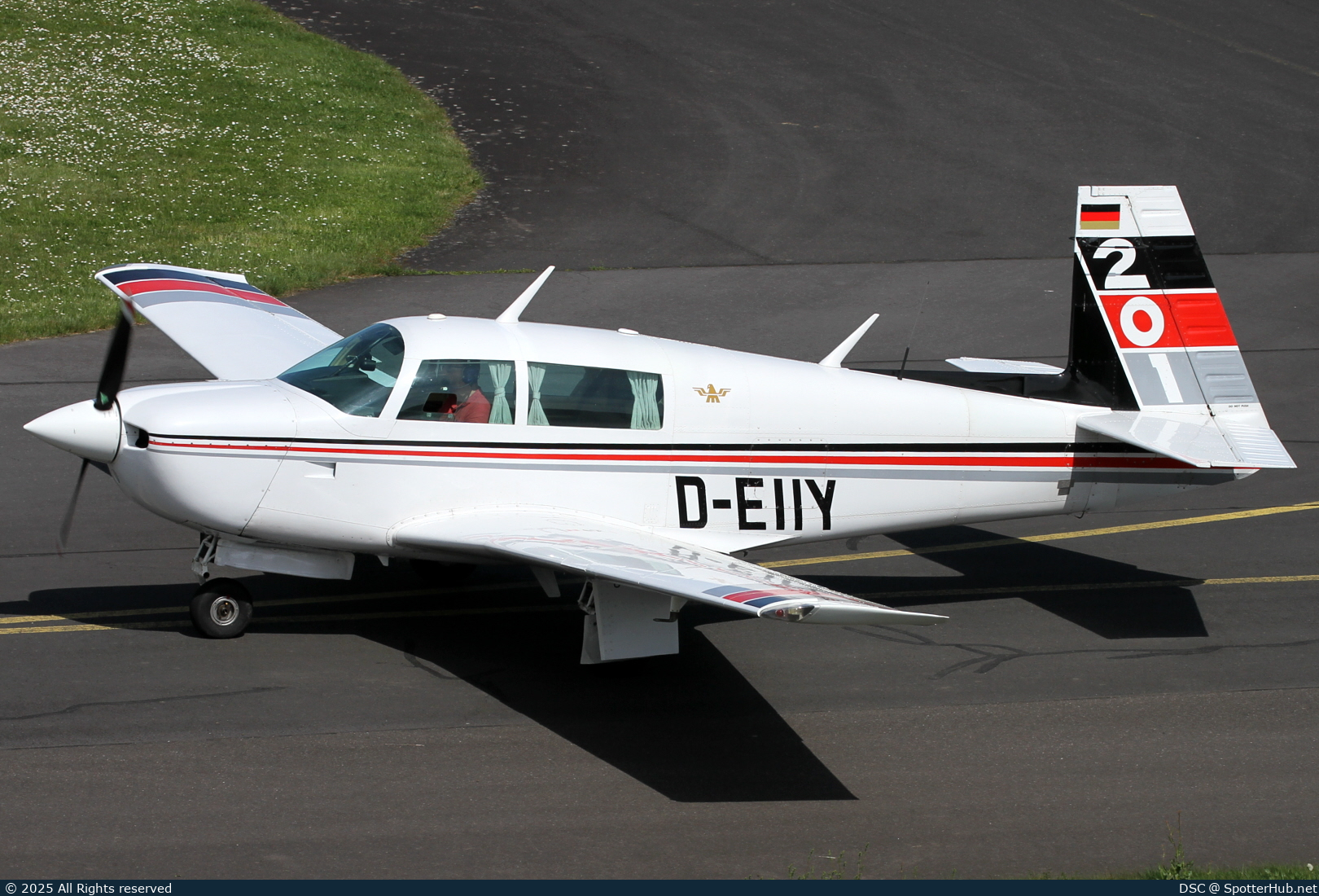 Photo of D-EIIY - Mooney M20J 201 operated by Private