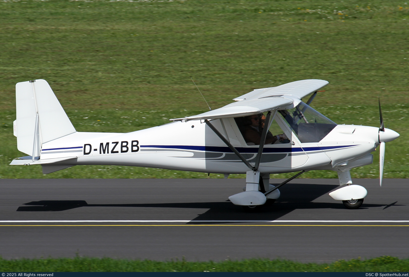 Photo of D-MZBB - Comco Ikarus C42 operated by Private