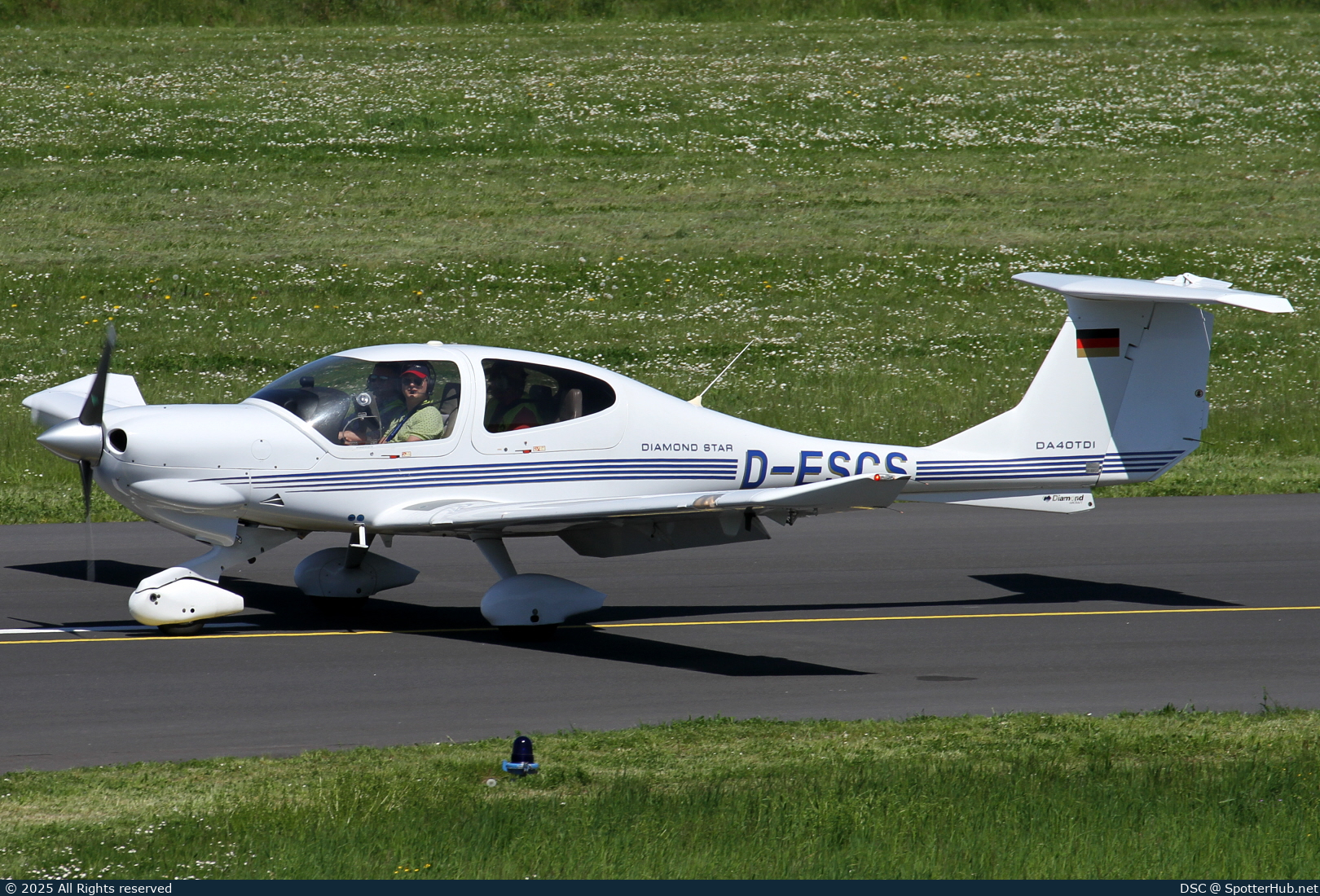 Photo of D-ESCS - Diamond DA40 Diamond Star TDI operated by Rent-A-Flight