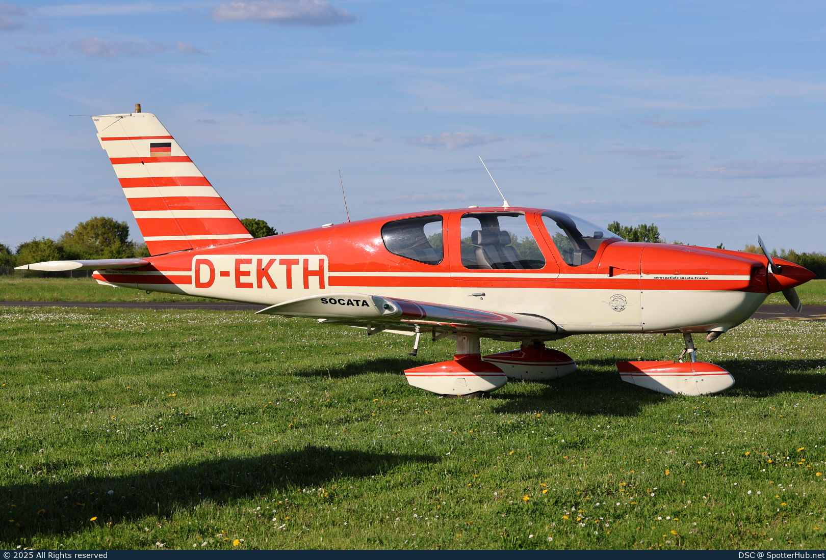 Photo of D-EKTH - SOCATA TB-9 Tampico operated by Private