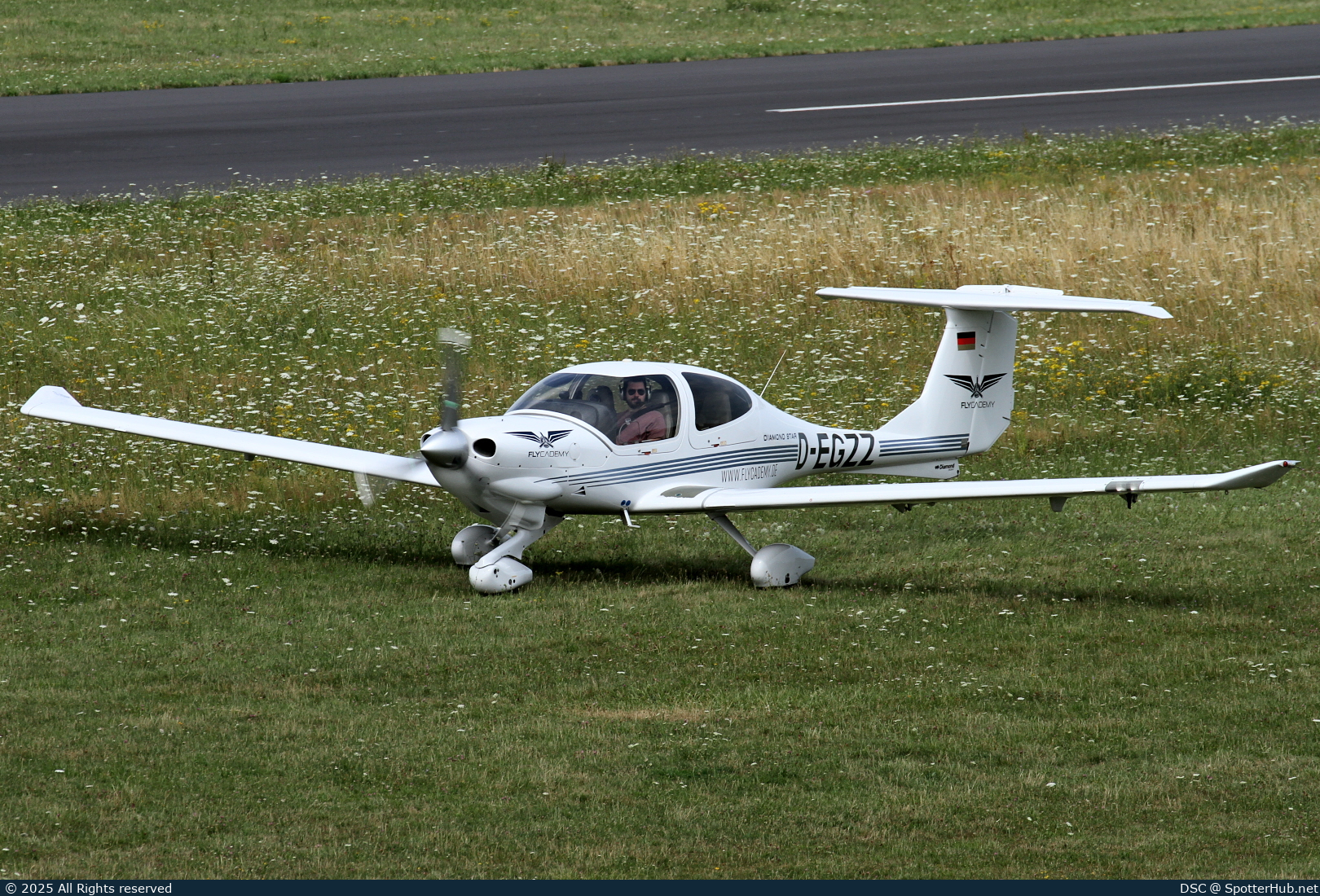 Photo of D-EGZZ - Diamond DA40 Diamond Star TDI operated by FlyCademy