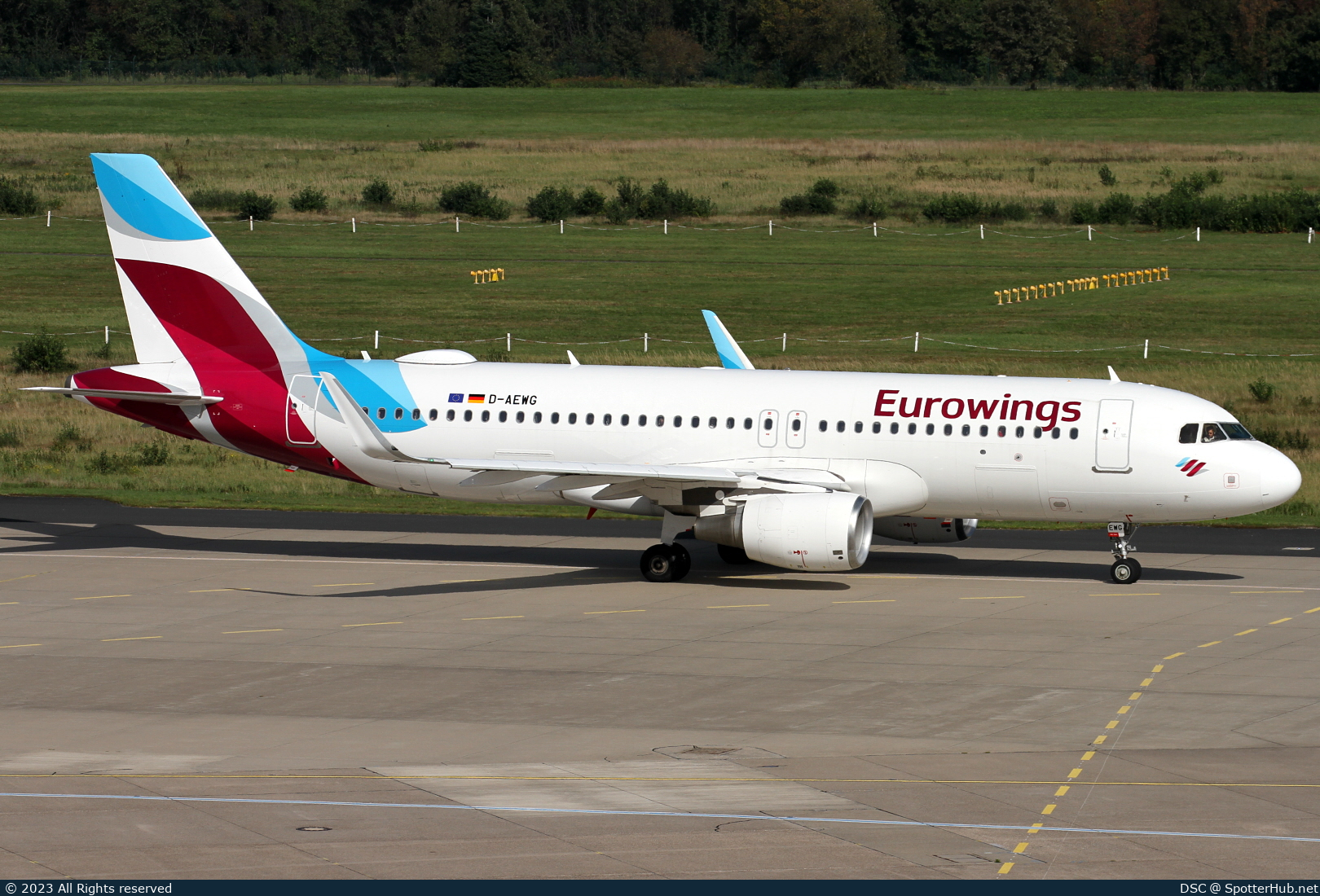 Photo of D-AEWG - Airbus A320-214 operated by Eurowings