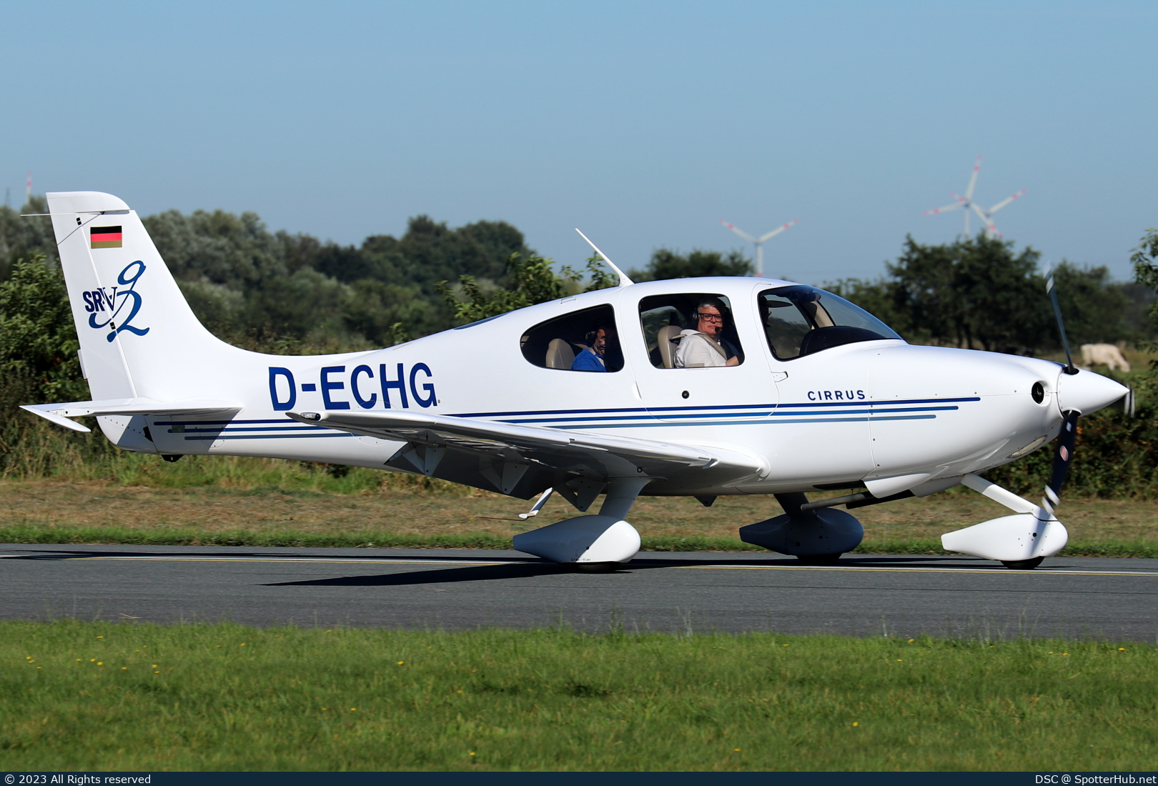 Photo of D-ECHG - Cirrus SR20 G2 operated by Private