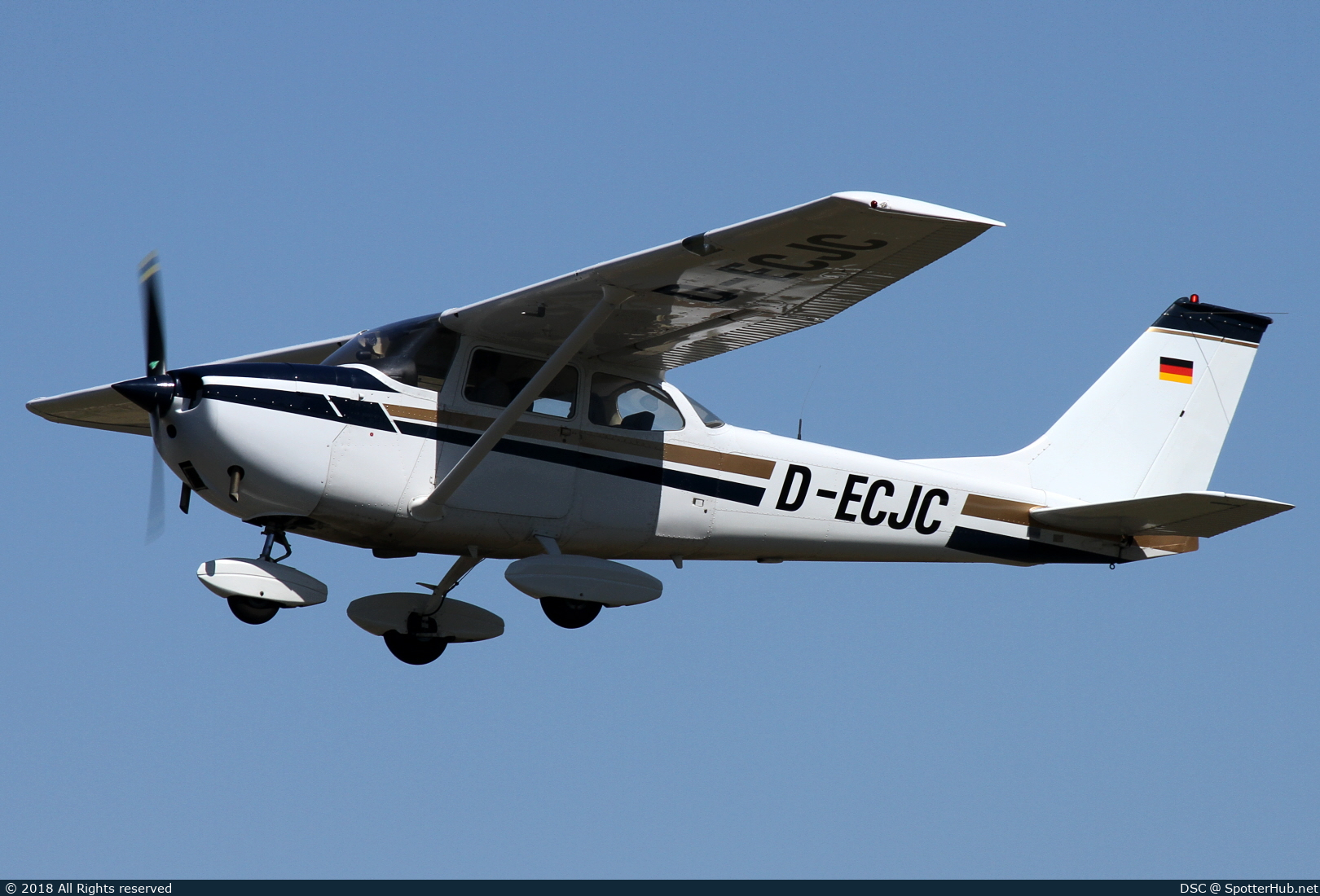 Photo of D-ECJC - Reims-Cessna F172H Skyhawk operated by Fly-Charter
