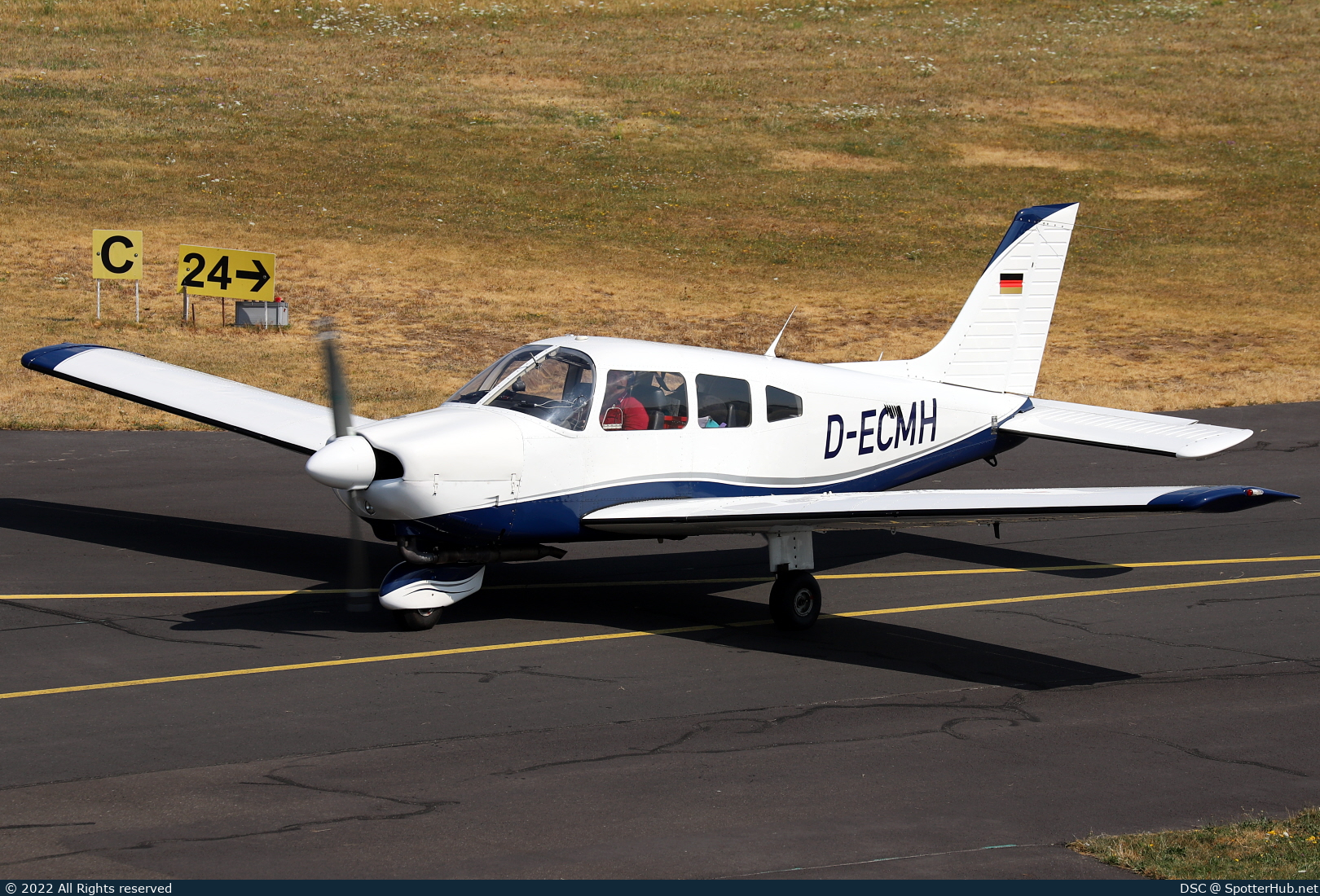 Photo of D-ECMH - Piper PA-28-181 Archer II operated by Sportfluggruppe Lechfeld