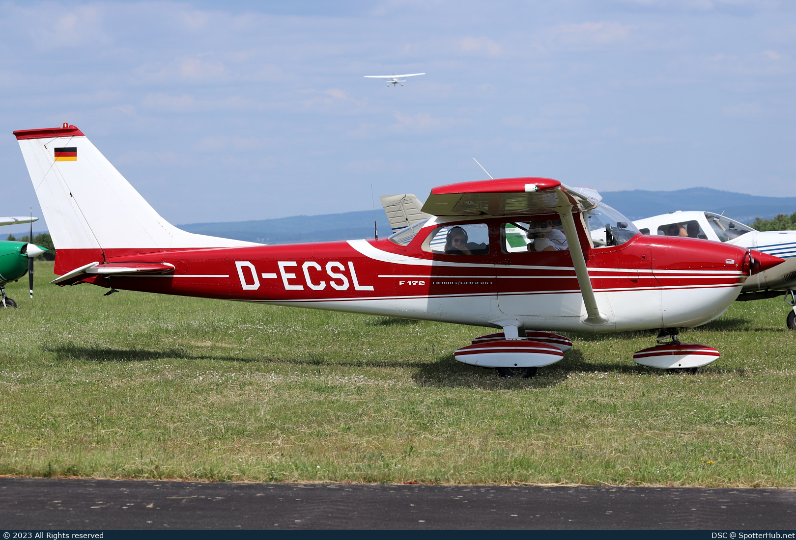 Photo of D-ECSL - Reims-Cessna F172L Skyhawk operated by Private