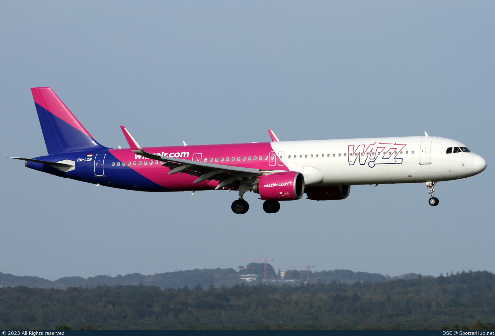 Photo of HA-LZN - Airbus A321-271NX operated by Wizz Air