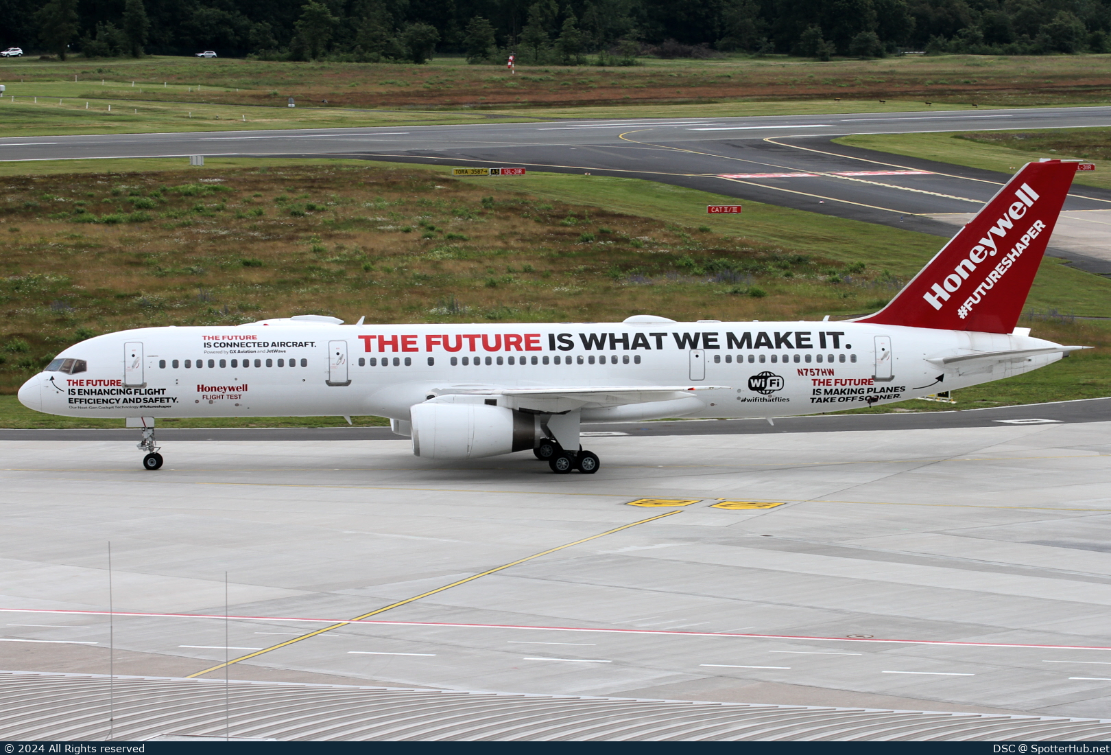Photo of N757HW - Boeing 757-225 operated by Honeywell International Inc.