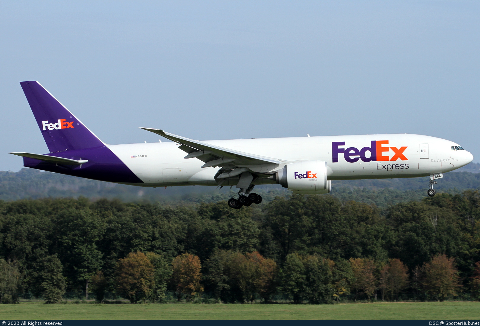 Photo of N864FD - Boeing 777-FS2 operated by FedEx