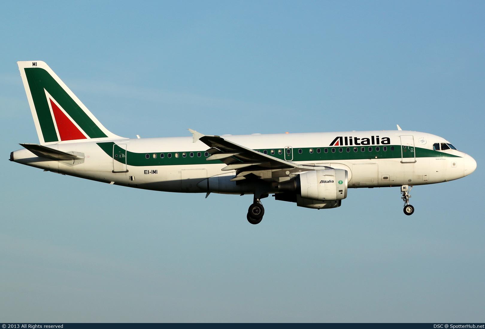 Photo of EI-IMI - Airbus A319-112 operated by Alitalia