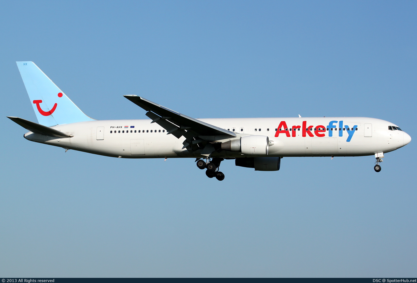 Photo of PH-AHX - Boeing 767-383(ER) operated by Arkefly