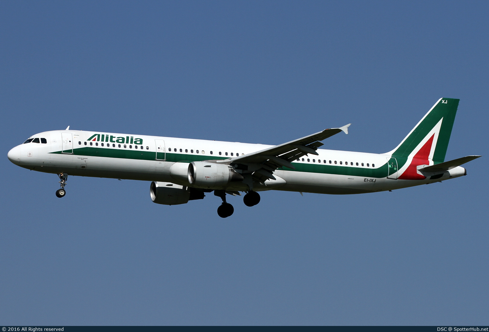 Photo of EI-IXJ - Airbus A321-112 operated by Alitalia